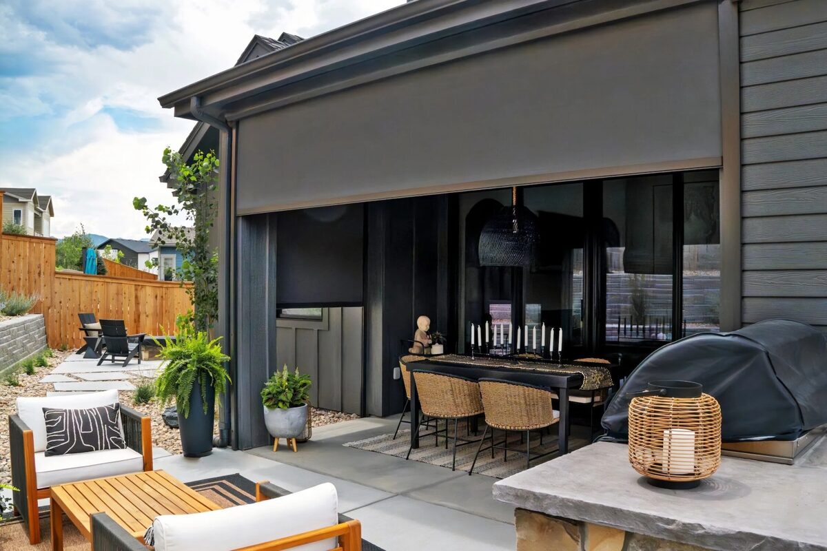insolroll-oasis2900-patio-shade-privacy.jpg